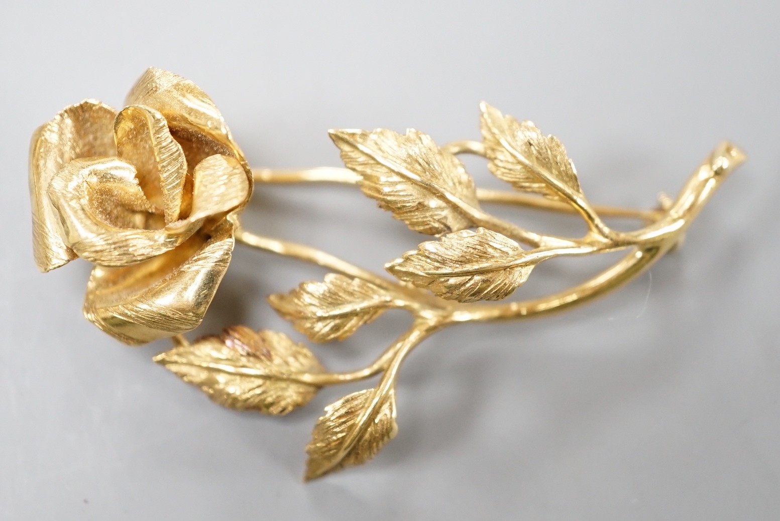 A modern Italian 750 yellow metal brooch, modelled as a rose, 49mm, 10.4 grams.